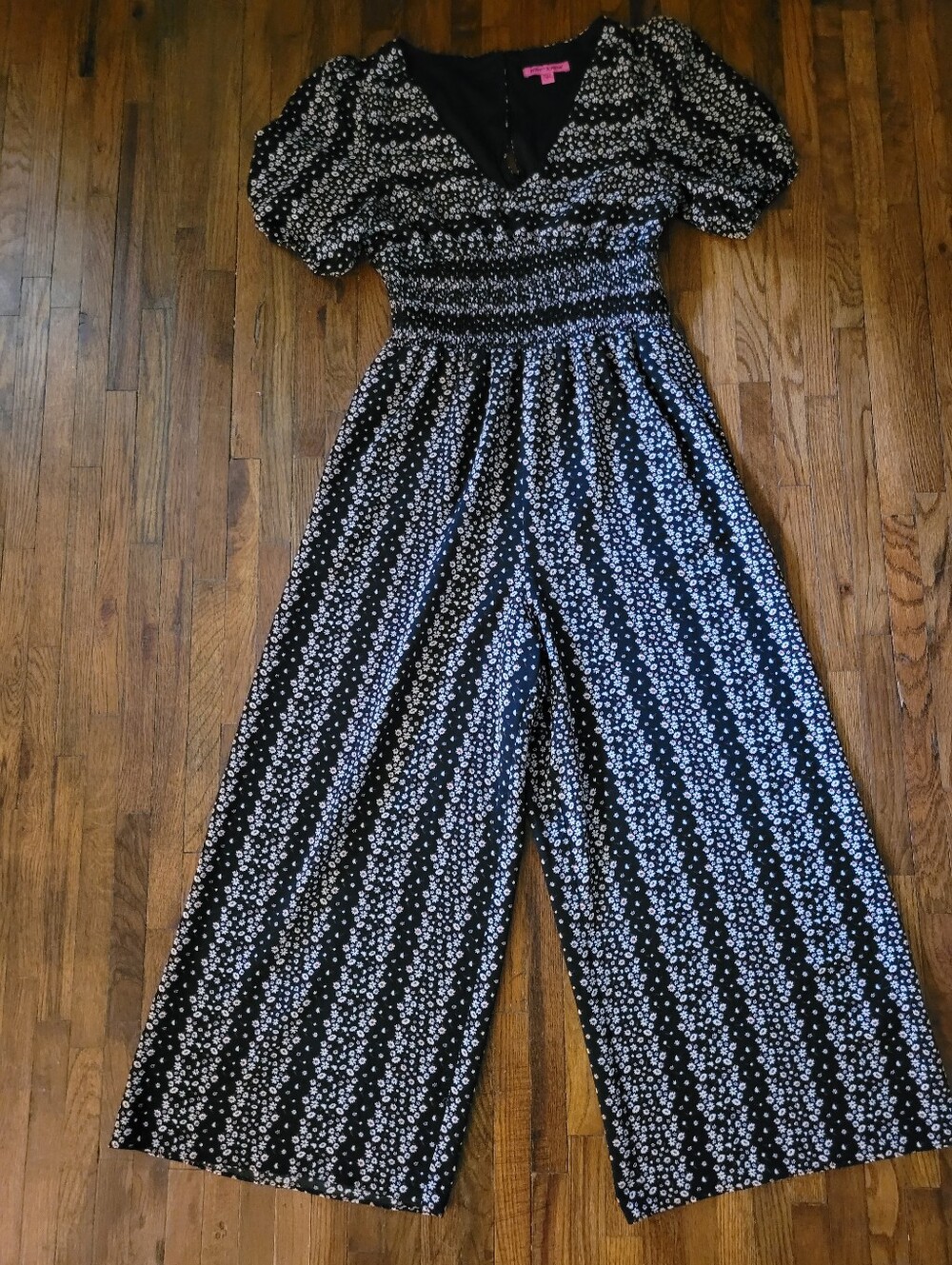 Betsey Johnson Black w White Daisy Stripe Smocked Waist Jumpsuit Wide Leg sz 8 M
